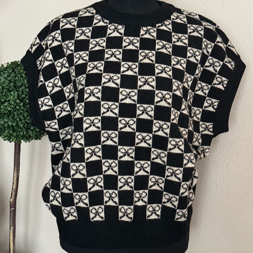 New York & Company - Short Sleeves Check Sweater Vest (NWT)